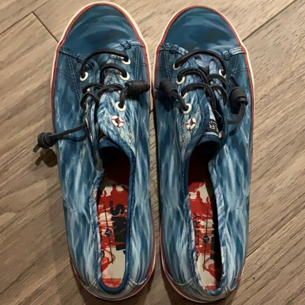 Sperry Jaws size 8